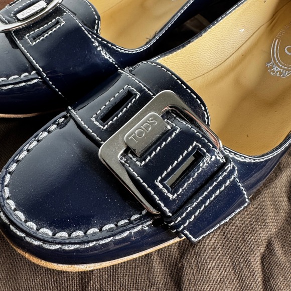 Tods Navy Patent Leather Buckle Heels Italian Made Size 36.5 - Picture 3 of 9